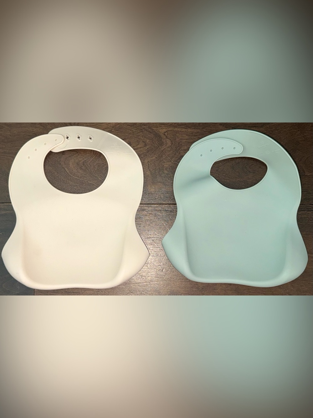 AEIOU Silicone Baby Bib Set of 2 Sage Green & Cream Adjustable Catch Pocket - Picture 4 of 4